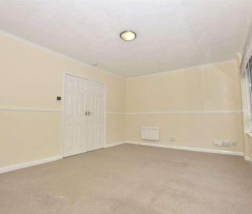 Longbridge Road, Horley, Surrey, RH6 - Photo 5