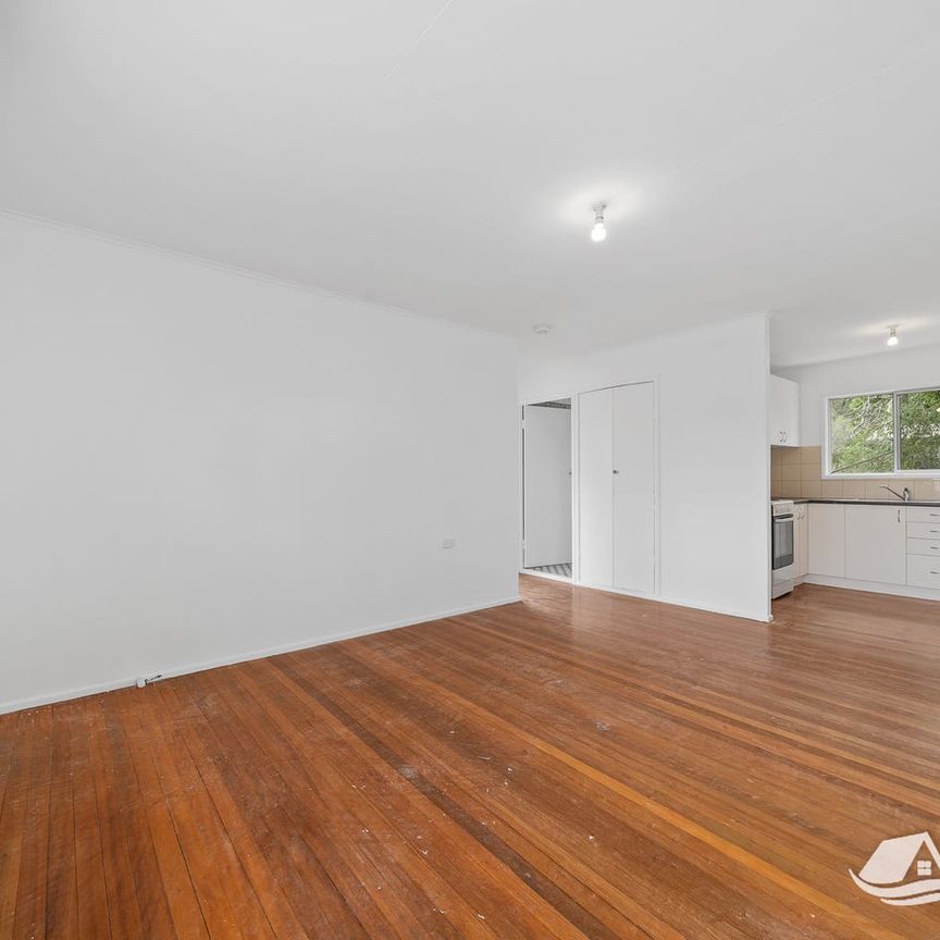 Two Bedroom Unit in a great location! - Photo 1