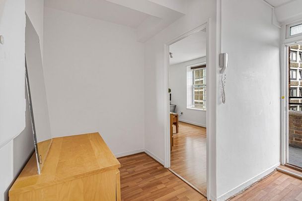 4 bedroom flat to rent - Photo 1