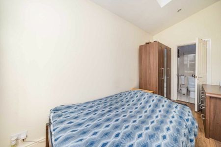 The Drive, Morden, SM4 - Photo 2