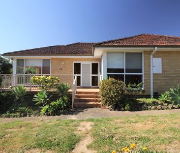 18 Aikman Crescent, Chadstone VIC 3148 - House For Rent | Domain - Photo 5