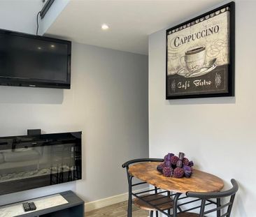 1 bedroom mews to rent - Photo 1