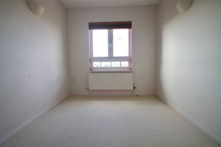 Elvedon Road, Feltham,TW13 - Photo 2