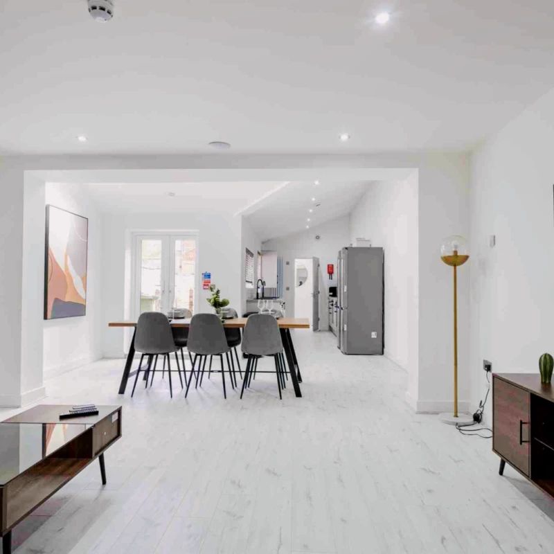 6 Beds 6 Baths - Photo 1