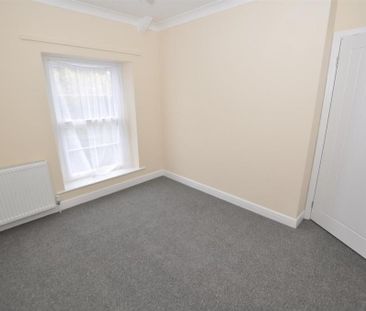 4 bedroom semi-detached house to rent - Photo 3