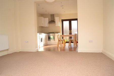 3 bedroom end of terrace house to rent - Photo 3