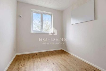 Flanders Field, Colchester, Essex, CO2 - Photo 4