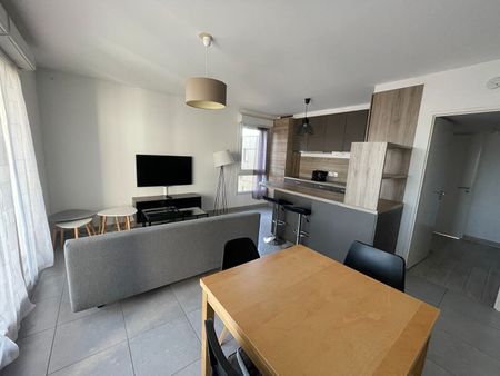 Location Appartement 2 pièces 46m² - Photo 2