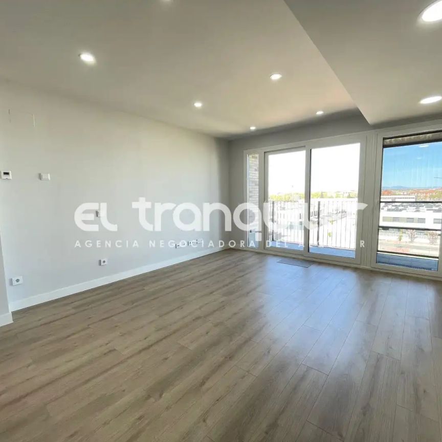 Piso de alquiler en Calle Valle del Bustarviejo, Fresnos I y II - Photo 1