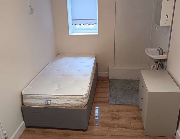 Ipswich Road Room 2 - Photo 1