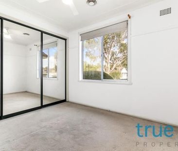 OVERSIZED, PRACTICAL AND PERFECTLY LOCATED - Photo 4