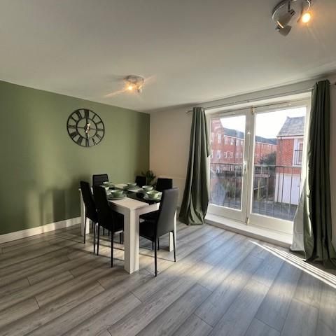 1 bedroom in a house share to rent - Photo 1