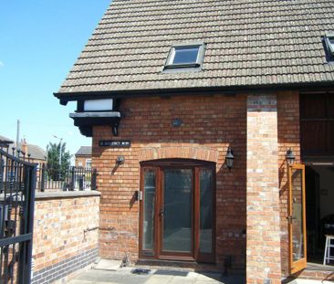 2 bedroom end of terrace house to rent - Photo 2