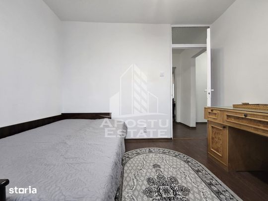 Apartament 4 camere , centrala proprie, Etaj Intermediar , Lipovei - Fotografie 1