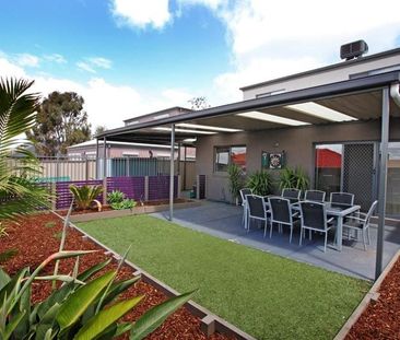 This stylish, immaculate, low maintenance 3 Bedroom home - Photo 3