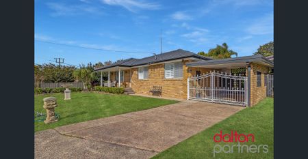 Three-bedroom Lakeside Retreat - Photo 3