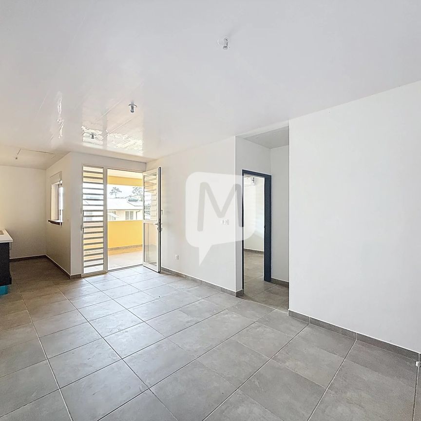 Location Appartement 2 pièces 40m² REMIRE MONTJOLY 97354 - Photo 1