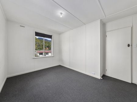 Neat and tidy Chigwell home - Photo 5