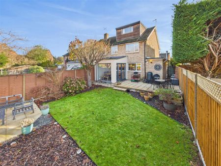 4 bedroom semi-detached house to rent - Photo 4