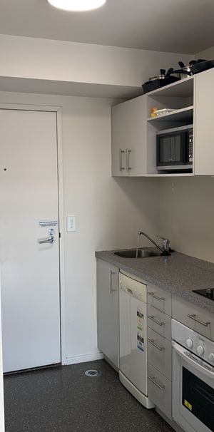 Stylish studio with FREE Power - Photo 1