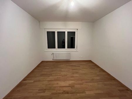 Magnifique appartement de 3.5 pièces au 3ème étage avec balcon, entièrement rénové - Foto 3