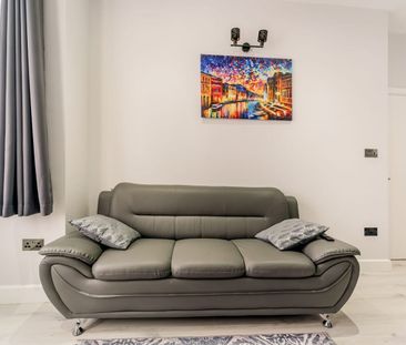 2 Bed Flat, Kimberley Avenue, IG2 - Photo 2