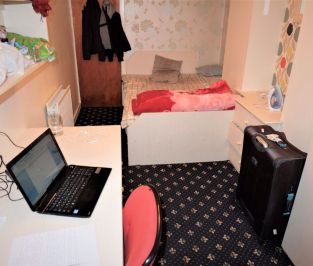 3 bedroom Flat in Hollybank, Leeds - Photo 3