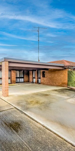 Trafalgar Living! - Photo 1