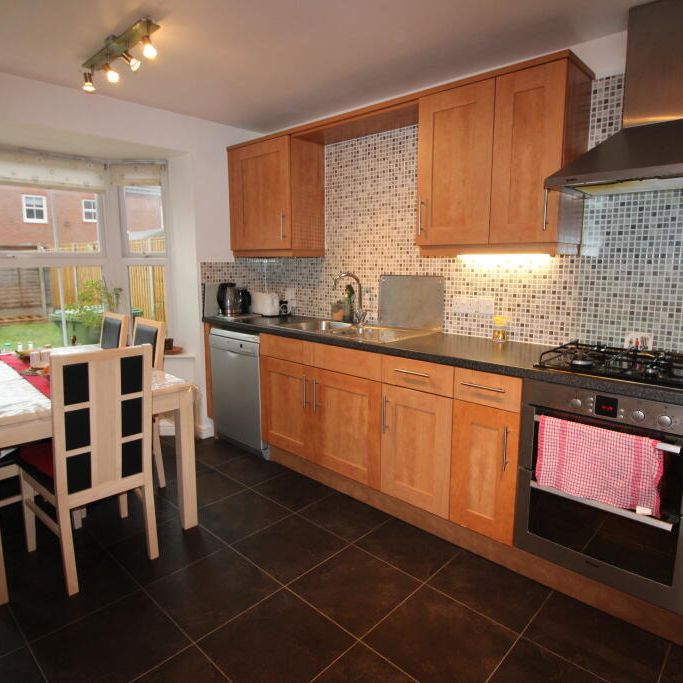 4 bedroom detached house on Purser Drive, Warwick, CV34 6BM - Photo 1