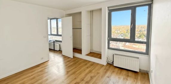 A louer, appartement type 2 rénové en plein centre ville - Photo 2