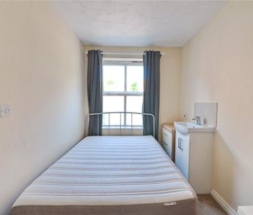 5 bedroom end of terrace house to rent - Photo 2