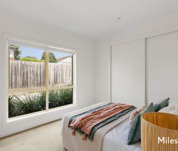 PRIVATE & SUNLIT WITH EASY LIVING! - Photo 4