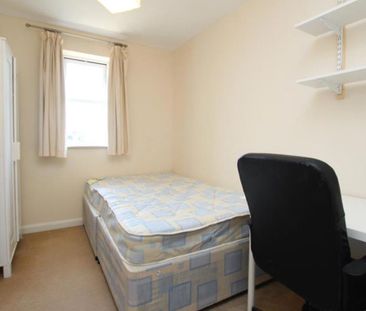 ***4 BED STUDENT PROPERTY*** £775pppm BILLS INCLUDED** A modern pro... - Photo 3