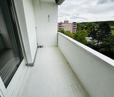 4.5-Zimmer-Wohnung mit Weitblick - zentral & modern - Photo 2