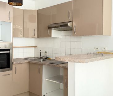 GRAND STUDIO MEUBLE DE 32.50 M² AU CENTRE VILLE - Photo 2