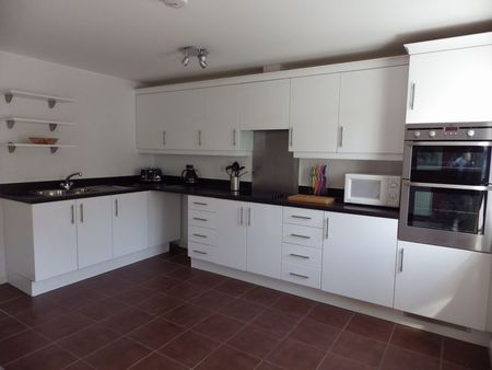 1, 165 Hornbeam Close - Photo 2