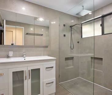 Summer Ready – Family Home with Sparkling Pool - Photo 5