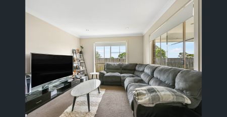 Spacious Family Retreat in Peaceful Mount Kynoch - Photo 5