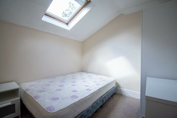 5 Bed Student House on Ridley Road - Photo 1