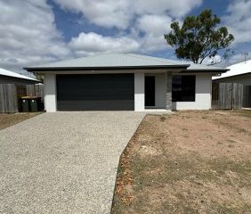 Family Home in Kelso - Photo 5