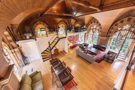 Spectacular three bedroom penthouse in a Grade II listed conversion. - Photo 4