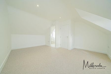 4 bedroom semi-detached house to rent - Photo 2
