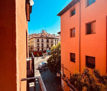 ¡Espectacular piso con balcones y vistas despejadas en Pleno Centro... - Photo 5