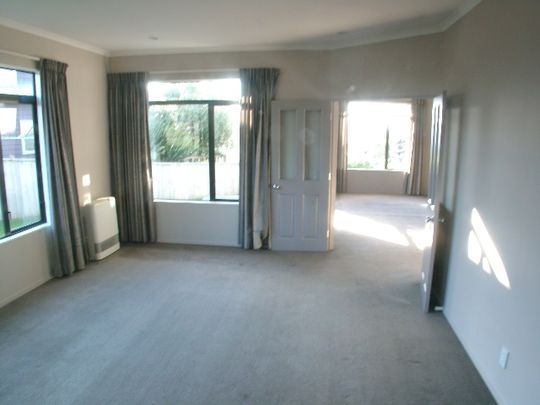 14 Milford Street, Aotea - Photo 1