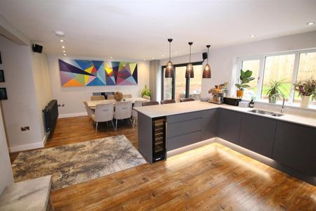 4 bedroom detached house to rent - Photo 4