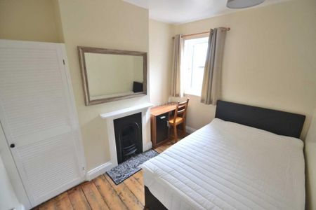 4 bedroom terraced house to rent - Photo 3