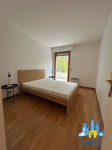 Location Appartement 3 pièces 72m² COURBEVOIE 92400 - Photo 5