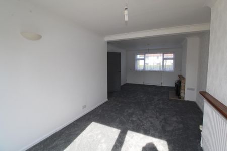 4 bedroom semi-detached house to rent - Photo 2