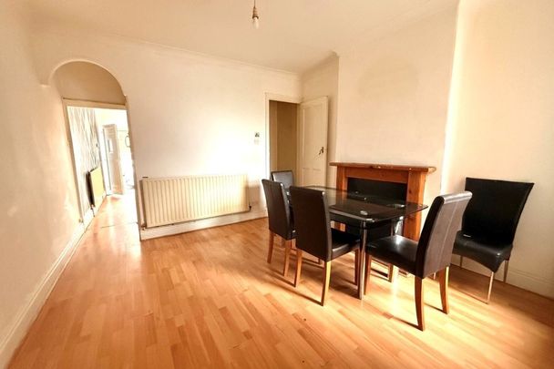 Oxford Street - Photo 1