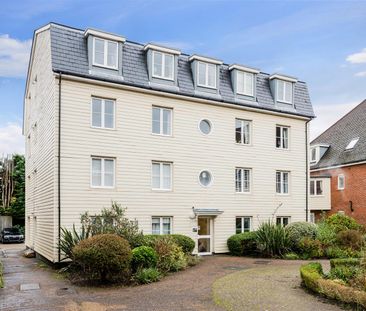 To Let 2 Bed Apartment - Photo 2
